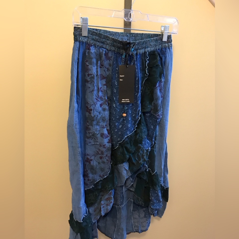 YOUNG THREADS NWT Skirt Blue Pattern Gauge Size Medium